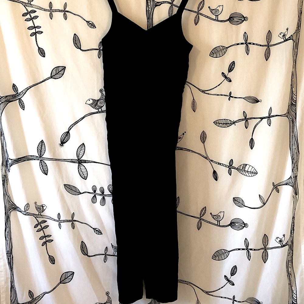 Old Navy Sleeveless V Neck Black Jumpsuit w/ Drawstring Waist & Pockets!